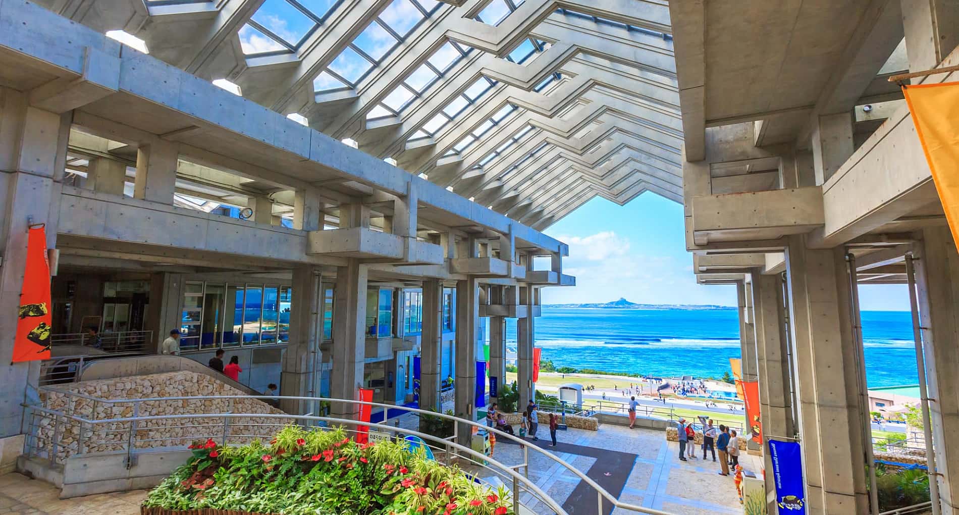 Okinawa Churaumi Aquarium For The Next Generation To Inherit The 
