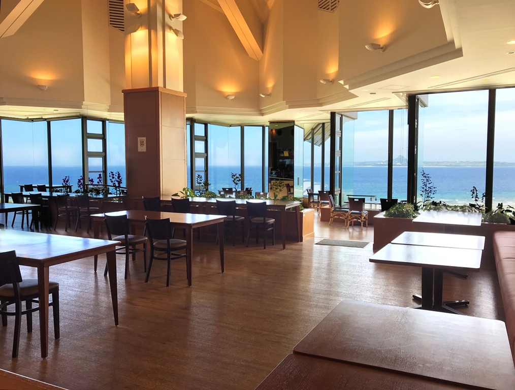 Okinawa Churaumi Aquarium Dining at a Restaurant with a View of the Blue Sea